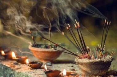 does incense kill budgies?